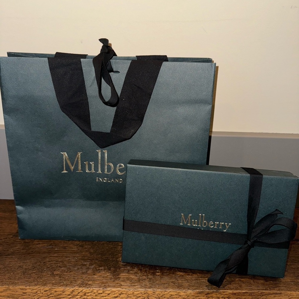 Authentic Mulberry 8 Card Zip Around Wallet (Gently Used) - Picture 4 of 9